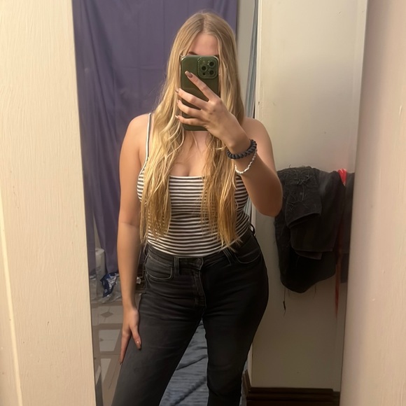 Cropped Tank - Picture 1 of 3